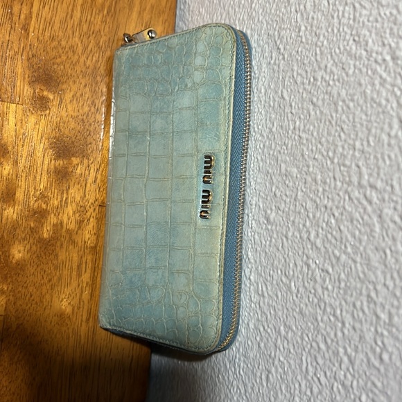 💞🥰🌴BRAND AUTHENTIC IS HERE!!! 🥵 BAGS AND WALLETS ARE $3 START ONLY! - Picture 7 of 14